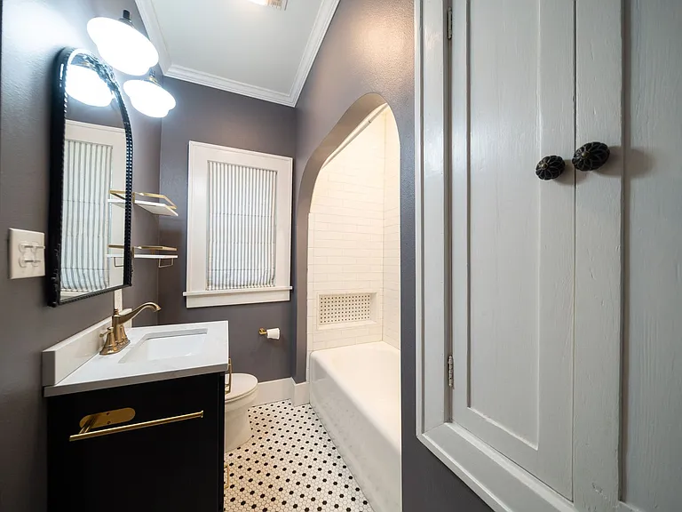 1431 Skyline Dr N — Photo 32