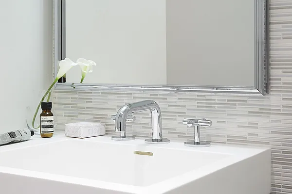 Rented by Extell Marketing Group LLC | media 2