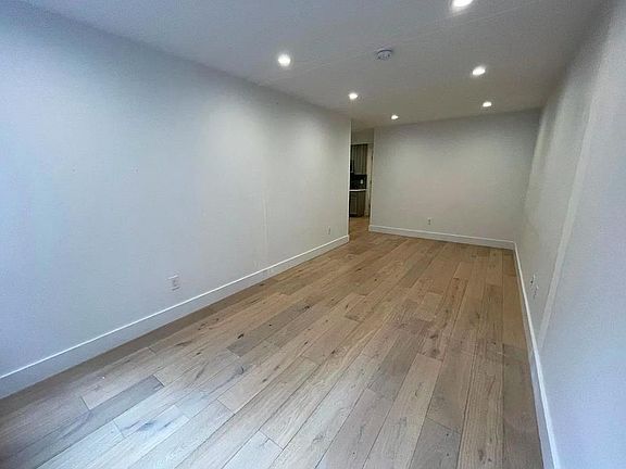 3rd image of 361 E 50th St APT 2I