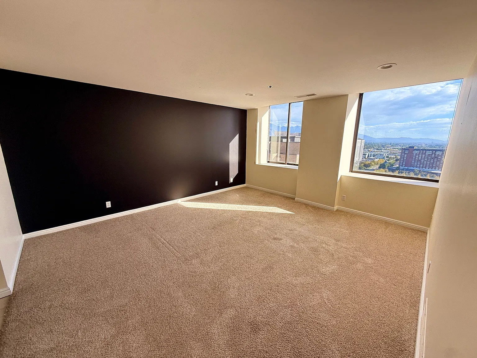 2 bed, 1373 sqft, $1,995 — Photo 4