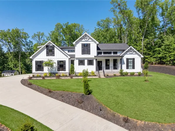 110 Royal Oaks Dr, Anderson, SC 29625