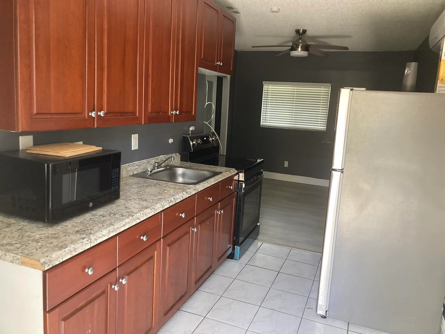 1 bed, 1.0 bath, 2265 sqft, $1,350 — Photo 2