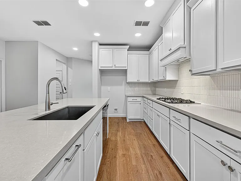 5019 Bowen Prairie Dr — Photo 12