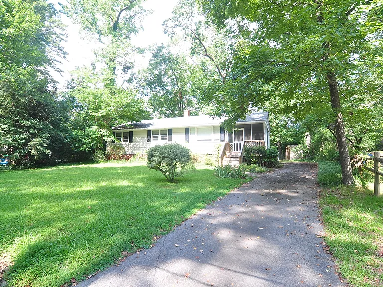 406 Hickory Dr — Photo 11