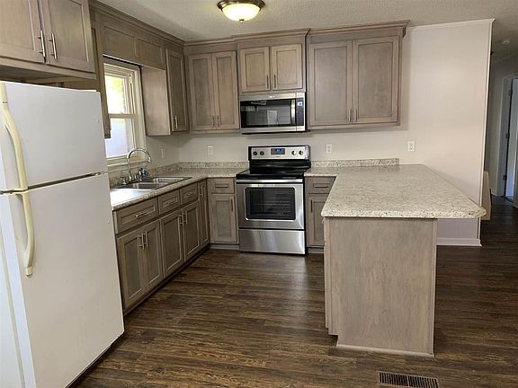 4th image of 419 Regina Dr