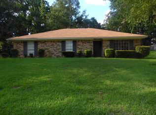 415 Ridgewood St, Vicksburg, MS 39180