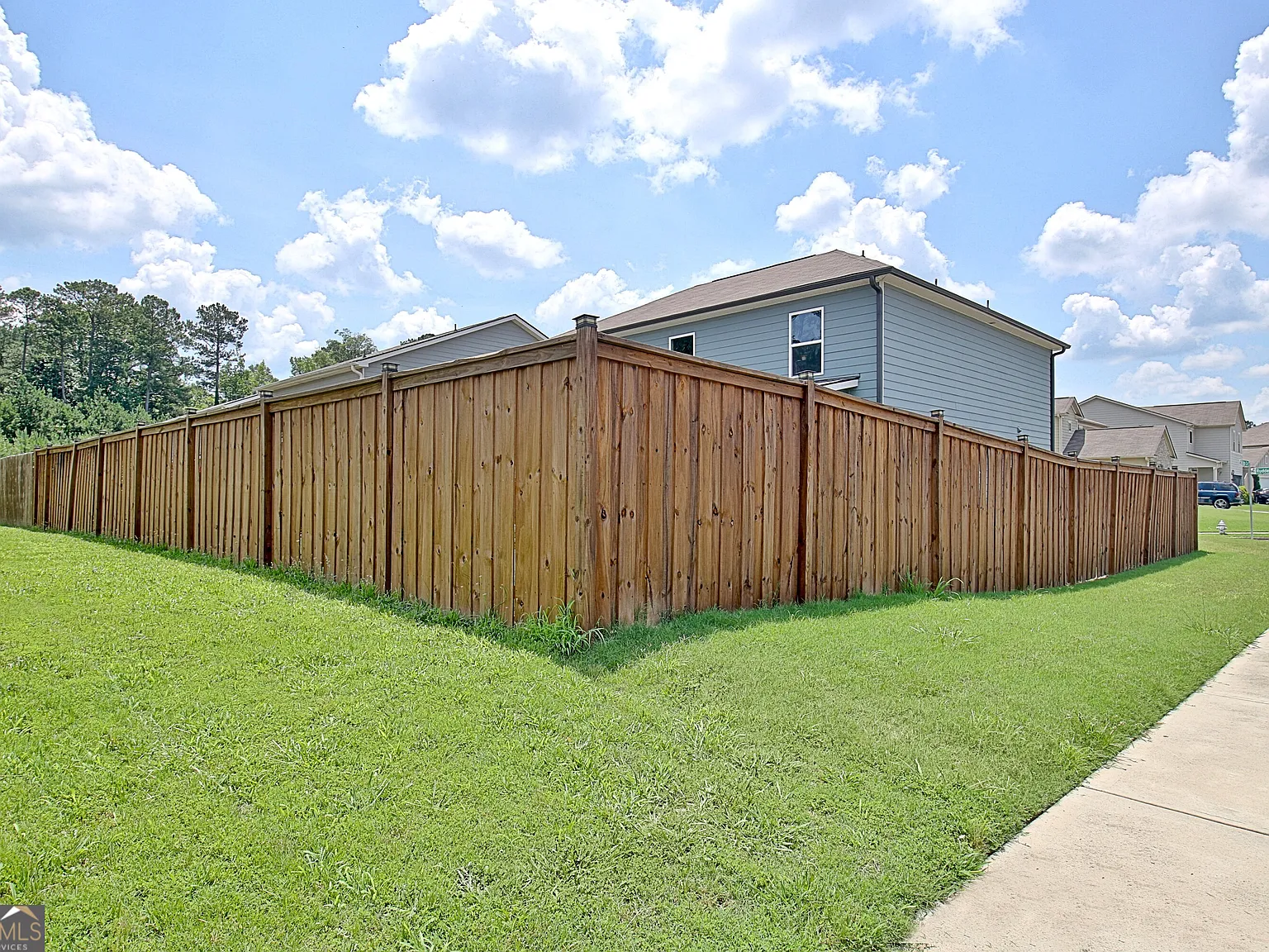 3 bed, 2.5 bath, 2593 sqft, $2,600 — Photo 4