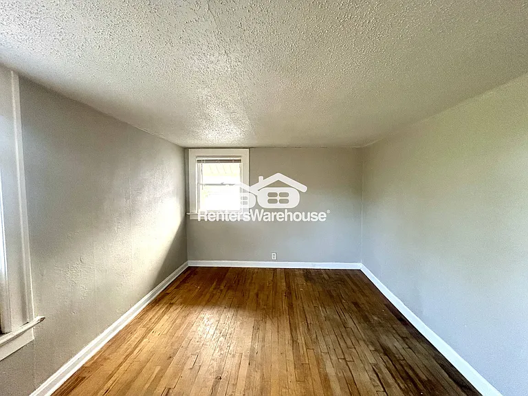 2846 Myrtle Ave — Photo 4