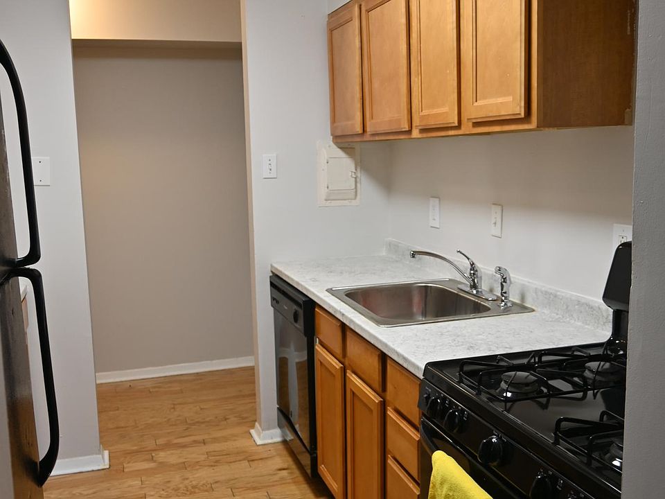 Galley Kitchen with gas stove for great cooking!
