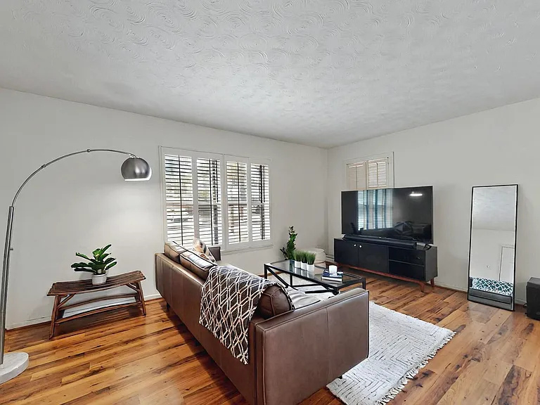 7305 Lehigh Dr — Photo 3