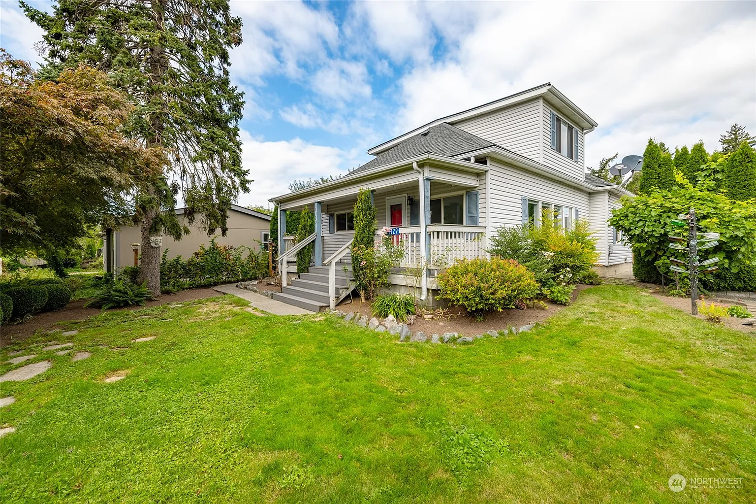 1129 E Rio Vista Avenue photo 1
