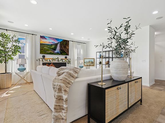 3rd image of 3042 Gaylord Ln
