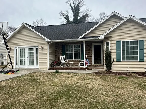 32 Victoria Ct, Martinsville, VA 24112