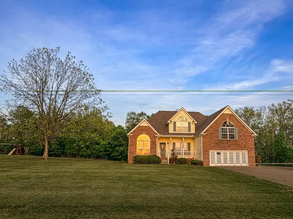 813 Shun Pike, Cottontown, TN 37048