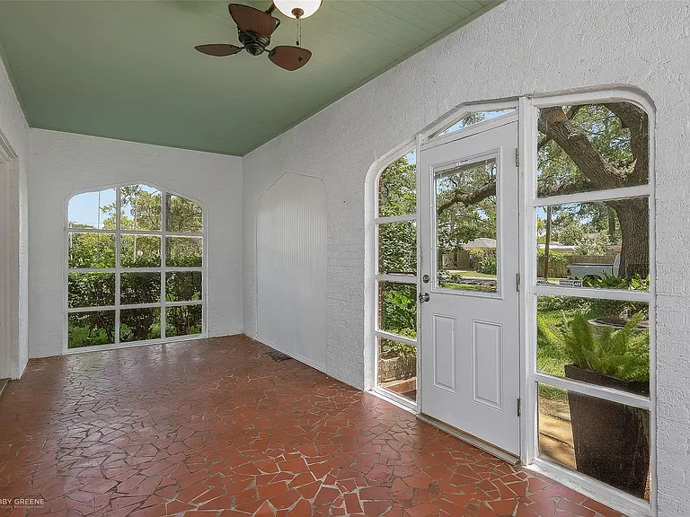 1212 E Kings Hwy — Photo 6