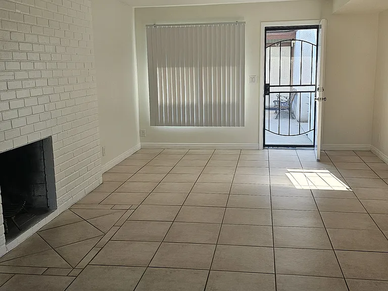 652 Center St #C — Photo 8