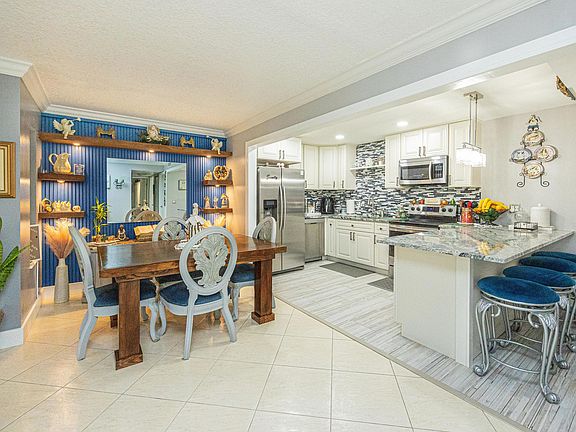 5th image of 711 Sunny Pine Way #D1