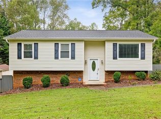 6709 Kennette Dr, Pfafftown, NC 27040
