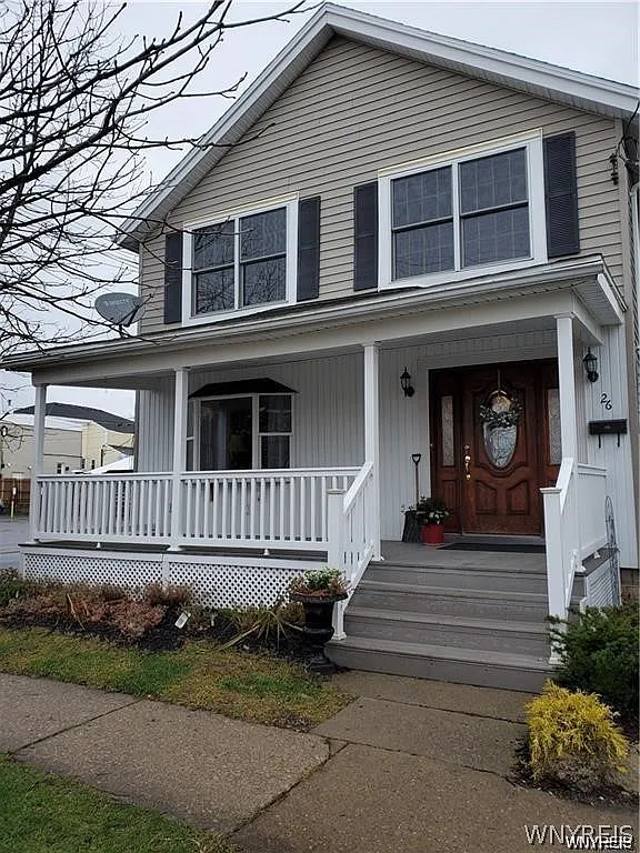 4 bed, 1.5 bath, 2064 sqft, $2,800 — Photo 2