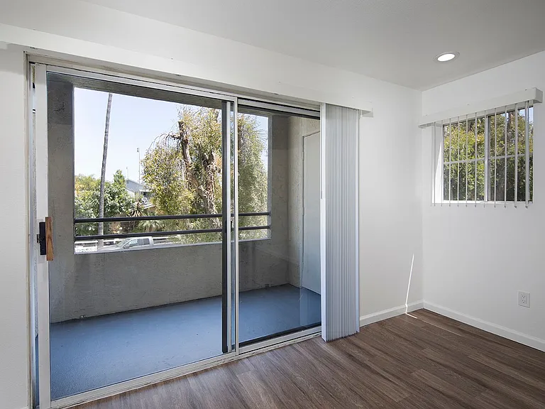 Mission Pacific Apartments — Photo 22
