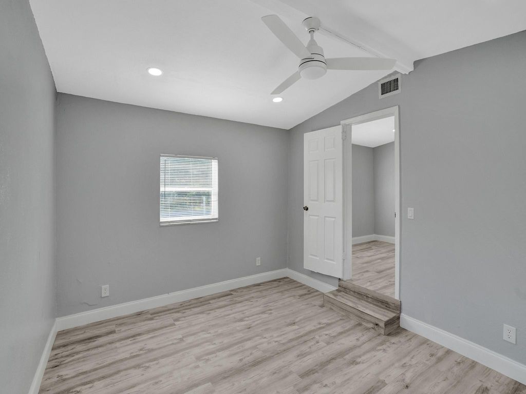 5231 NE 19TH Terrace, photo 7