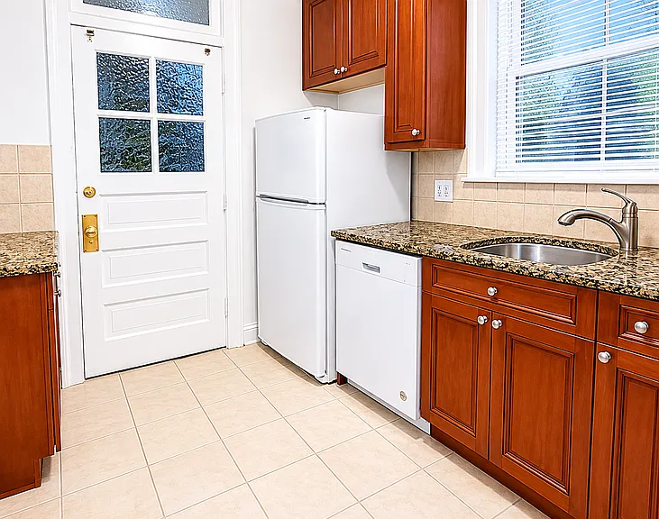 2042 W Farragut Ave #2S — Photo 5