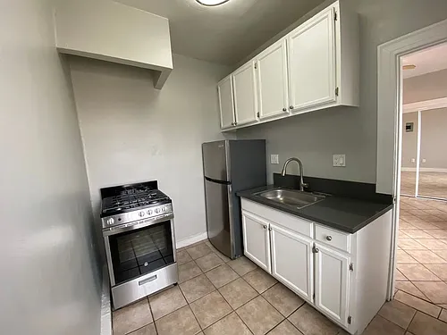 257 S Kenmore Ave Photo 1
