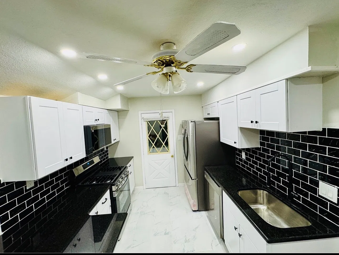 3 bed, 1.5 bath, 1540 sqft, $2,600 — Photo 3