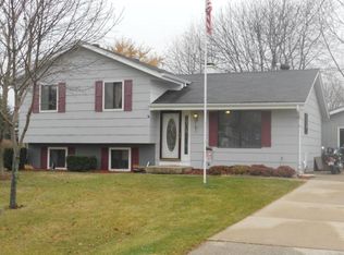 6610 Cliffside Ct, Racine, WI 53402