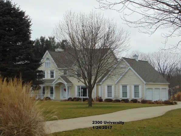 2300 University Dr, Charleston, IL 61920