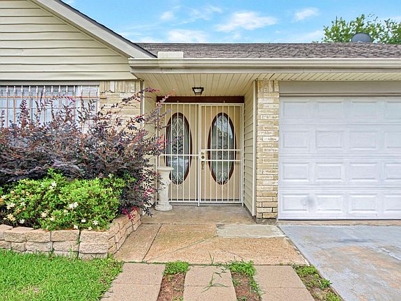 3rd image of 15927 Wingdale Dr