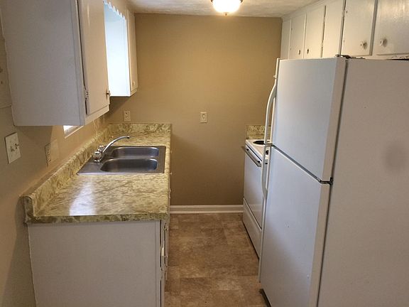 3rd image of 974 Villa Dr APT 3