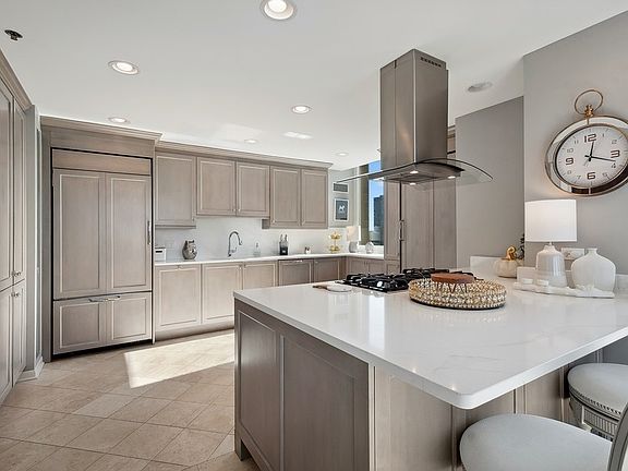 3rd image of 33 W Ontario St APT 50E