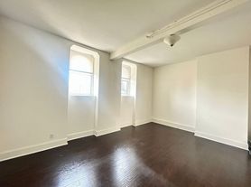 1210 Saint Paul