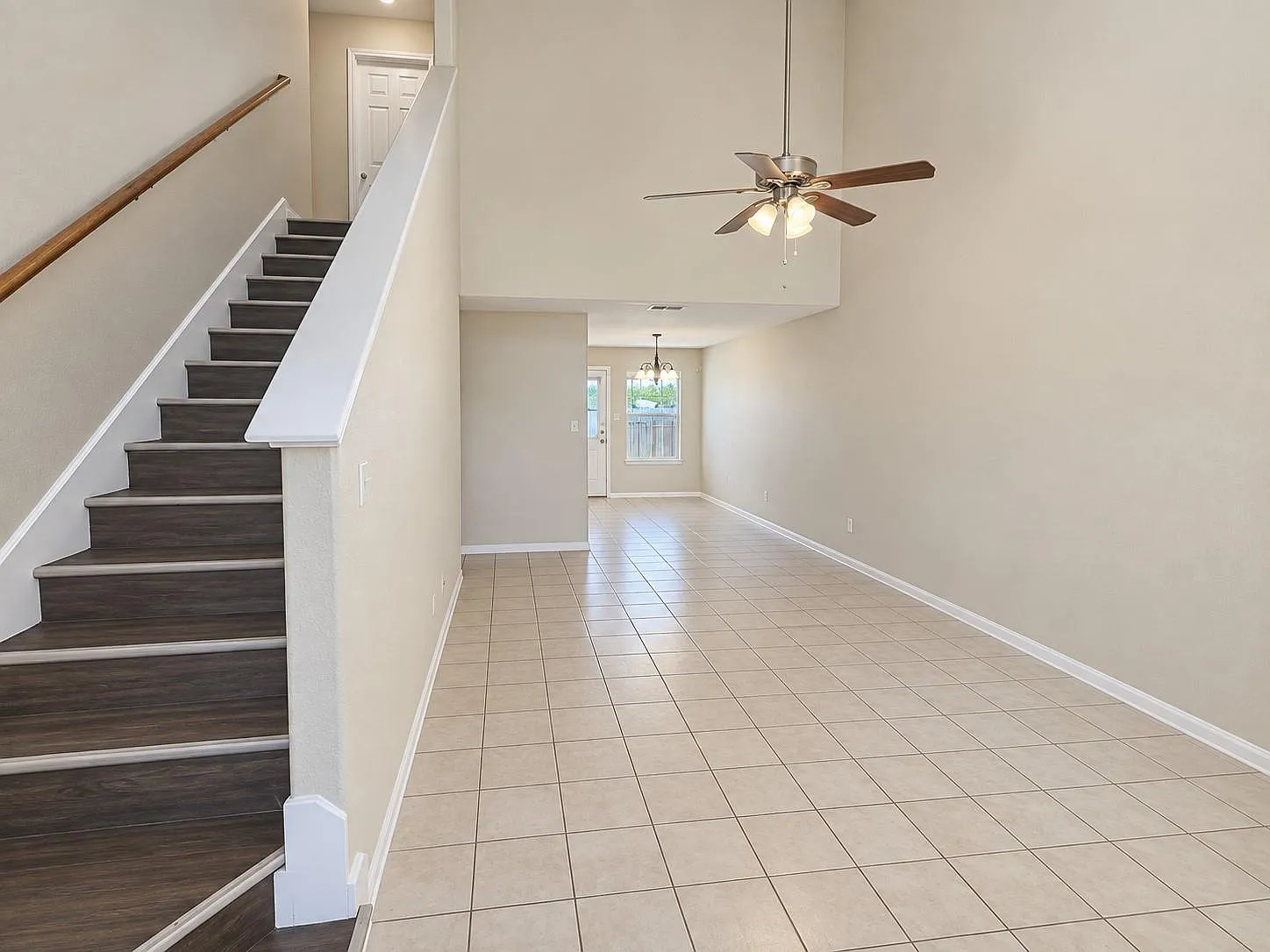 3 bed, 2.0 bath, 1304 sqft, $1,595 — Photo 2
