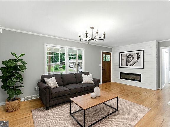 4th image of 124 Beech Creek Dr NW