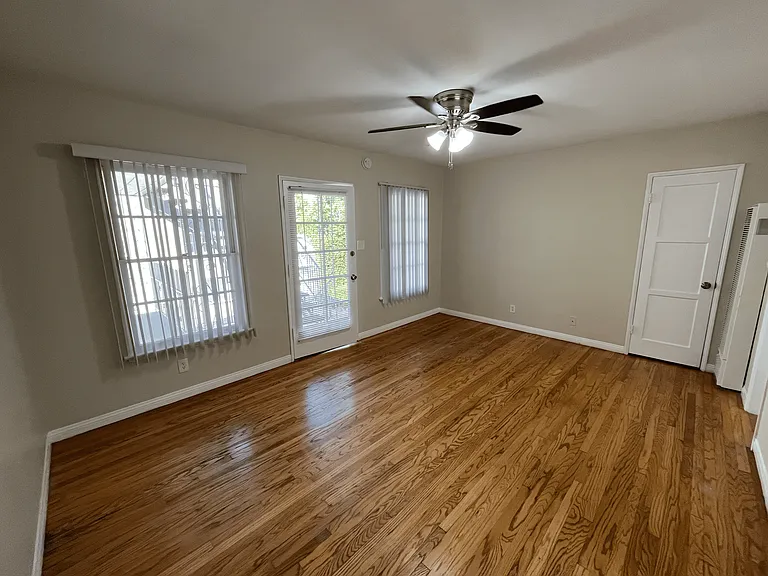 621 Midvale Avenue — Photo 3