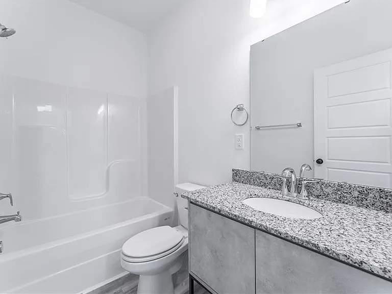 820 Boardwalk Ave — Photo 4