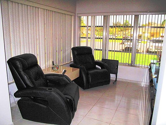 Enclosed level floor Florida room under