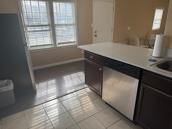3rd image of 1001 NE 14th St #A