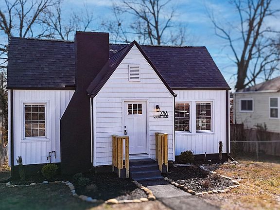 3rd image of 2718 Woodbine Ave