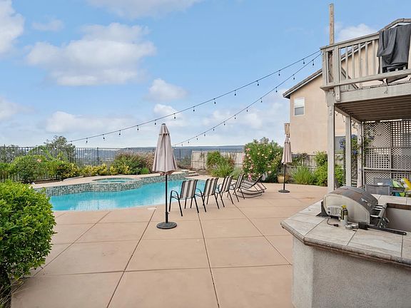 4th image of 39888 Hillsboro Cir