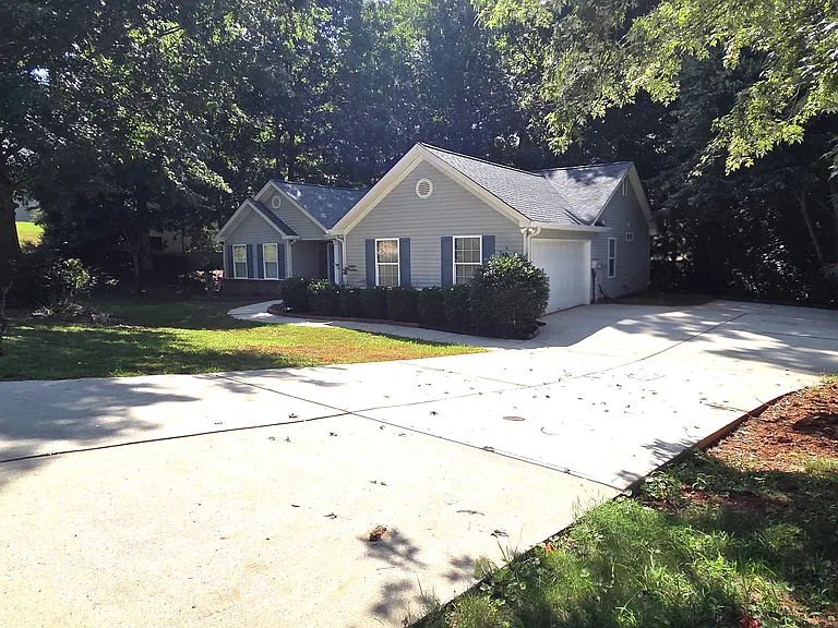 171 Laurel Oaks Ln — Photo 3