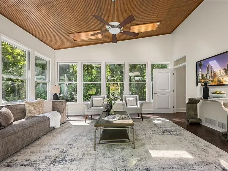 1260 Heards Ferry Rd — Photo 20