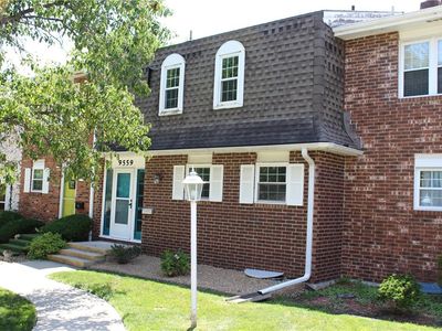 9559 Perry Ln, Overland Park, KS, 66212