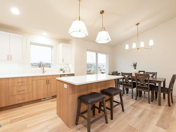 5th image of 4021 Amari Loop NW