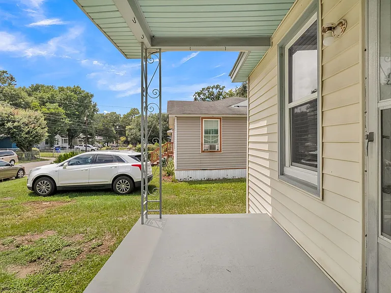 2330 Bailey Dr — Photo 6