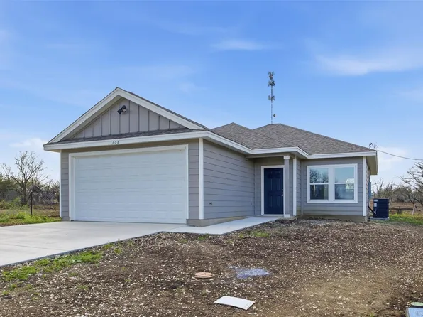 608 Mustang Cir, Nixon, TX 78140