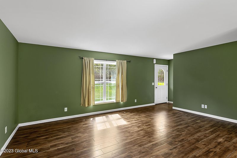 3rd image of 90 Bentley Drive