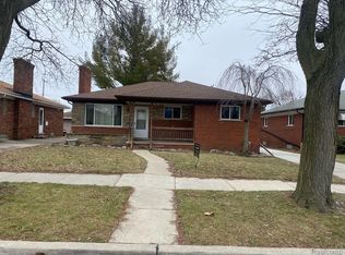 24820 Roxana Ave, Eastpointe, MI 48021